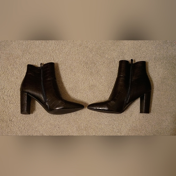 Women's Black Dream Pairs Faux Leather Snake Skin Ankle Boots With Zipper Size 9 - Picture 2 of 9